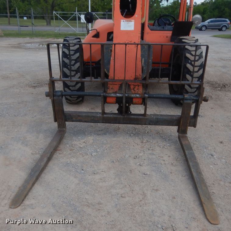 image for item IP9781 2005 JLG G9-43A  telehandler