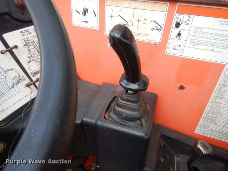 image for item IP9781 2005 JLG G9-43A  telehandler