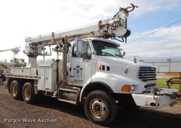 image for item IP9791 2009 Sterling L8500  digger derrick truck