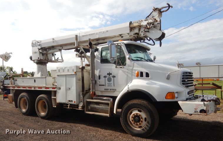 image for item IP9791 2009 Sterling L8500  digger derrick truck