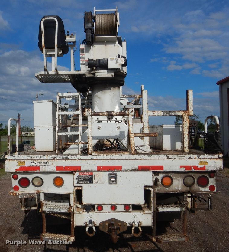image for item IP9791 2009 Sterling L8500  digger derrick truck