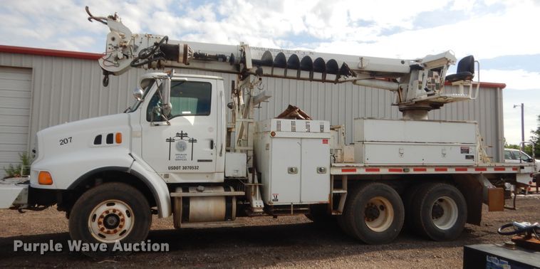 image for item IP9791 2009 Sterling L8500  digger derrick truck