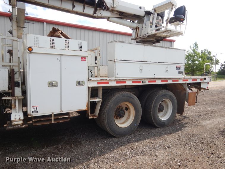 image for item IP9791 2009 Sterling L8500  digger derrick truck