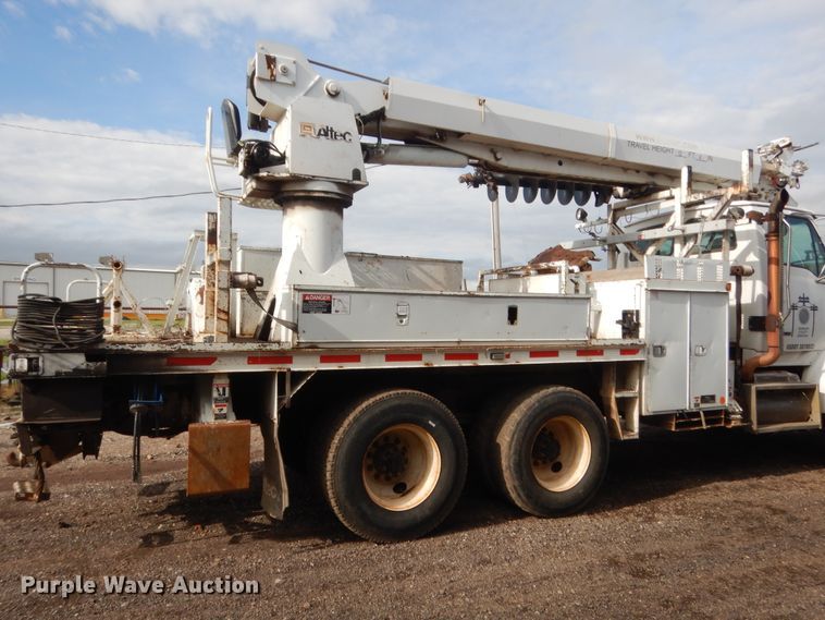 image for item IP9791 2009 Sterling L8500  digger derrick truck