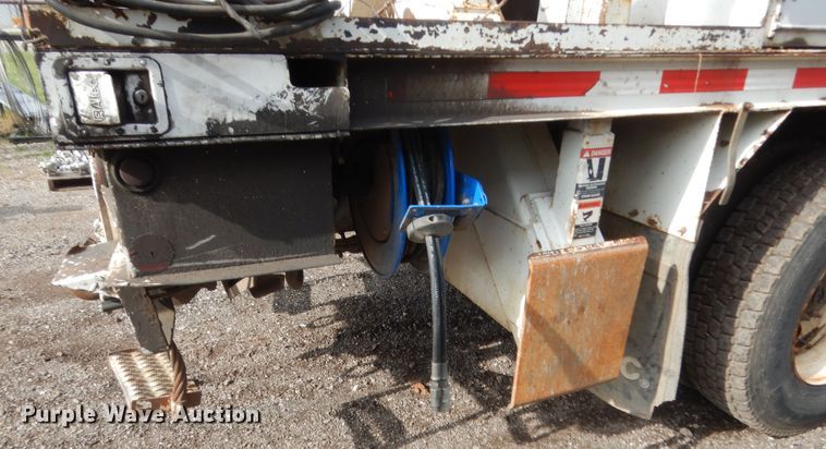 image for item IP9791 2009 Sterling L8500  digger derrick truck