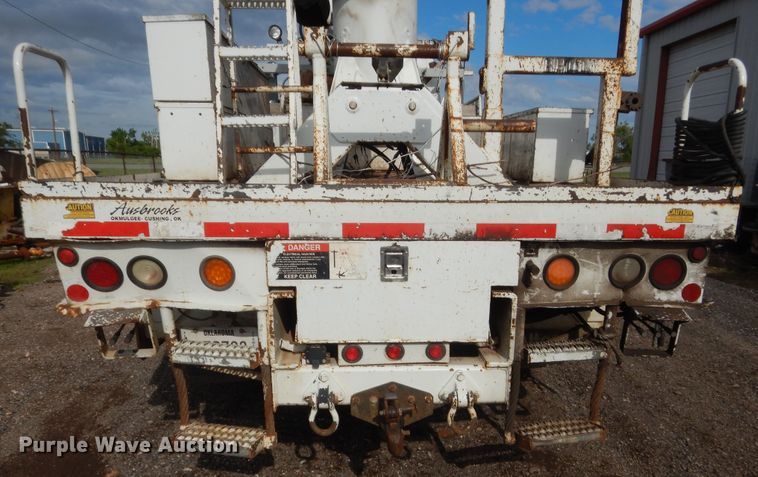image for item IP9791 2009 Sterling L8500  digger derrick truck
