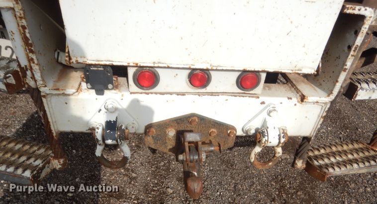 image for item IP9791 2009 Sterling L8500  digger derrick truck