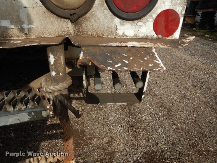 image for item IP9791 2009 Sterling L8500  digger derrick truck