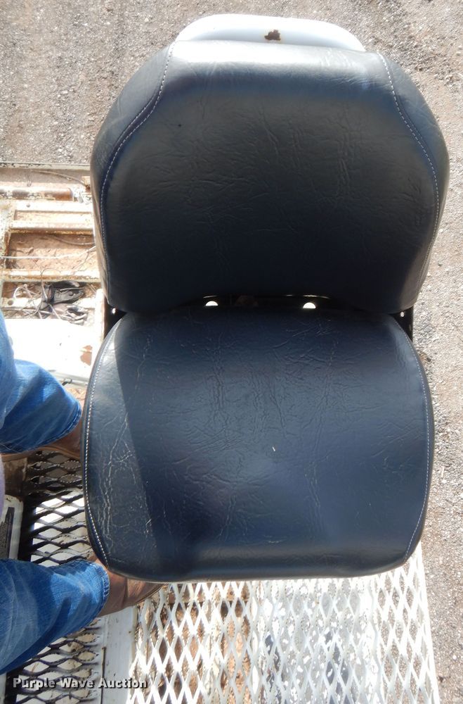 image for item IP9791 2009 Sterling L8500  digger derrick truck