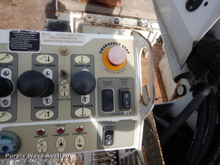 image for item IP9791 2009 Sterling L8500  digger derrick truck