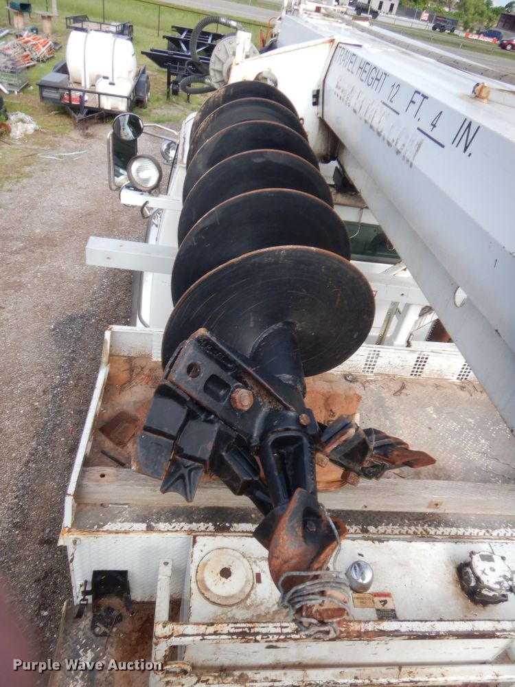 image for item IP9791 2009 Sterling L8500  digger derrick truck