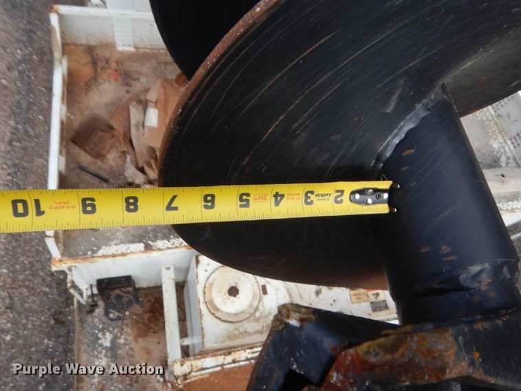 image for item IP9791 2009 Sterling L8500  digger derrick truck