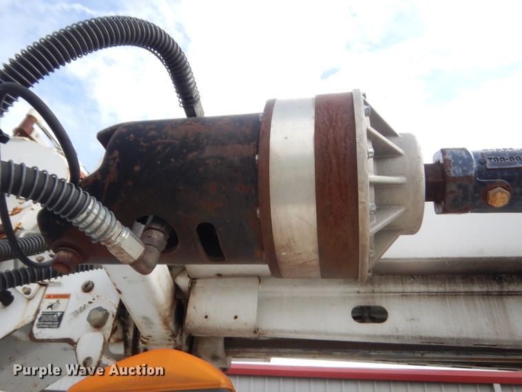 image for item IP9791 2009 Sterling L8500  digger derrick truck