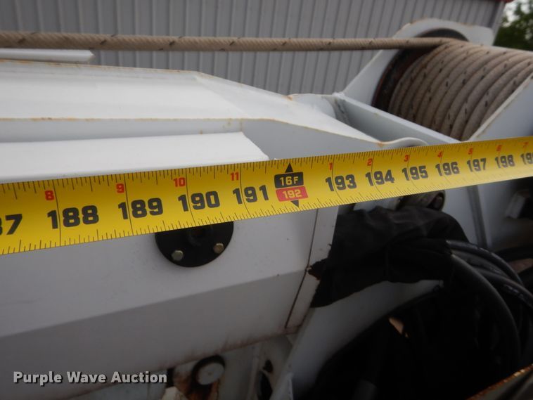 image for item IP9791 2009 Sterling L8500  digger derrick truck