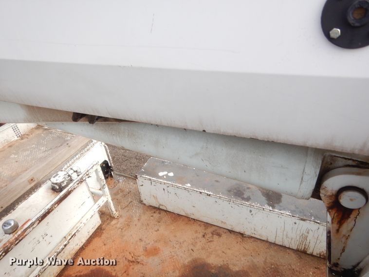 image for item IP9791 2009 Sterling L8500  digger derrick truck