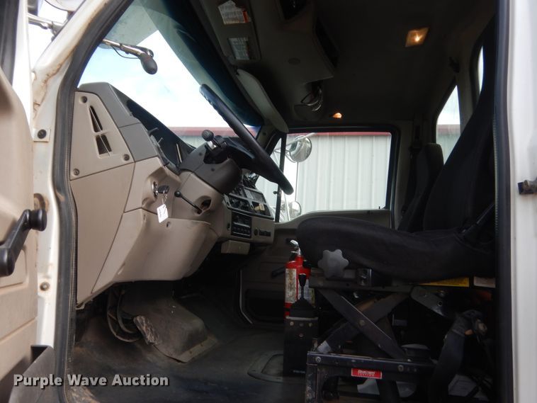 image for item IP9791 2009 Sterling L8500  digger derrick truck