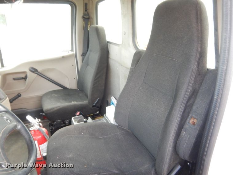 image for item IP9791 2009 Sterling L8500  digger derrick truck