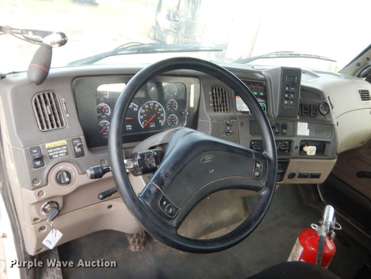 image for item IP9791 2009 Sterling L8500  digger derrick truck