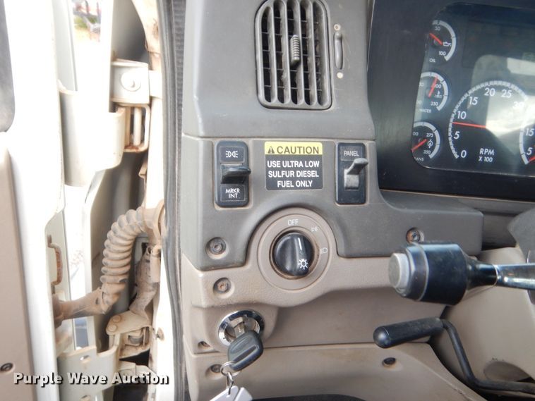 image for item IP9791 2009 Sterling L8500  digger derrick truck