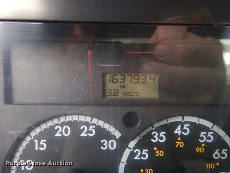 image for item IP9791 2009 Sterling L8500  digger derrick truck