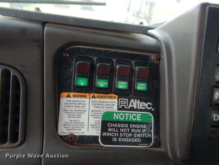 image for item IP9791 2009 Sterling L8500  digger derrick truck