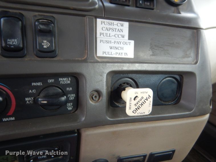 image for item IP9791 2009 Sterling L8500  digger derrick truck