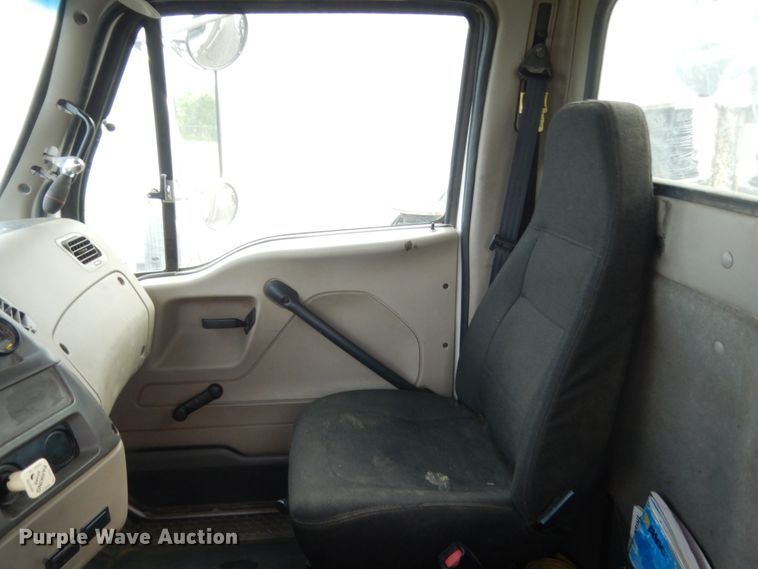 image for item IP9791 2009 Sterling L8500  digger derrick truck