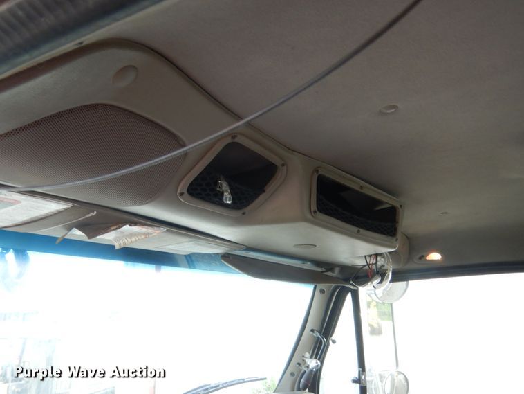 image for item IP9791 2009 Sterling L8500  digger derrick truck