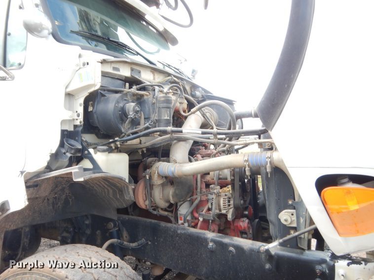 image for item IP9791 2009 Sterling L8500  digger derrick truck