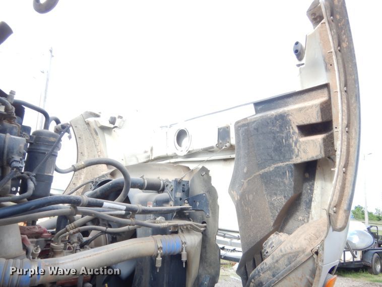 image for item IP9791 2009 Sterling L8500  digger derrick truck