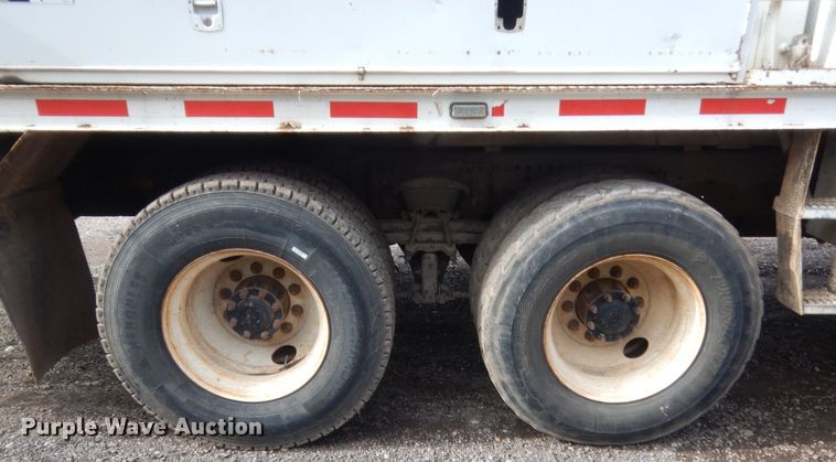 image for item IP9791 2009 Sterling L8500  digger derrick truck