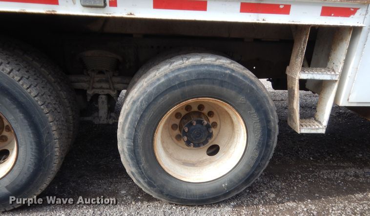 image for item IP9791 2009 Sterling L8500  digger derrick truck