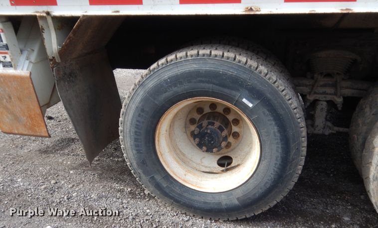 image for item IP9791 2009 Sterling L8500  digger derrick truck