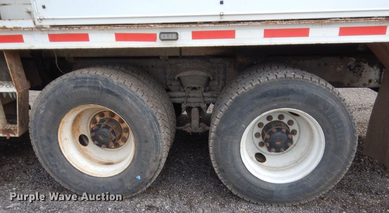 image for item IP9791 2009 Sterling L8500  digger derrick truck