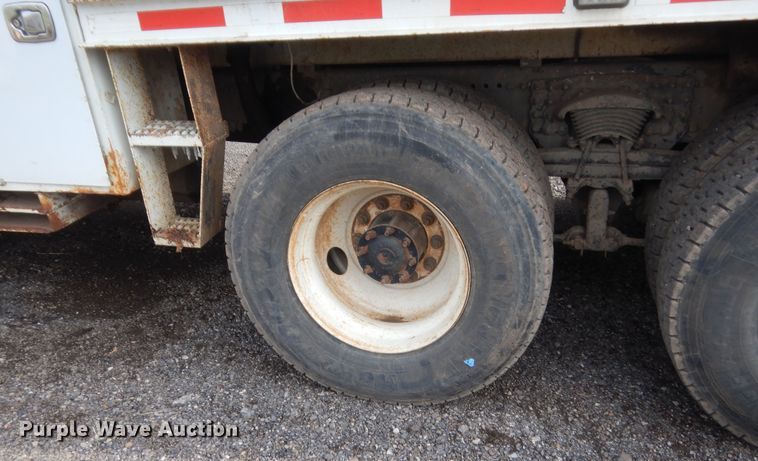 image for item IP9791 2009 Sterling L8500  digger derrick truck