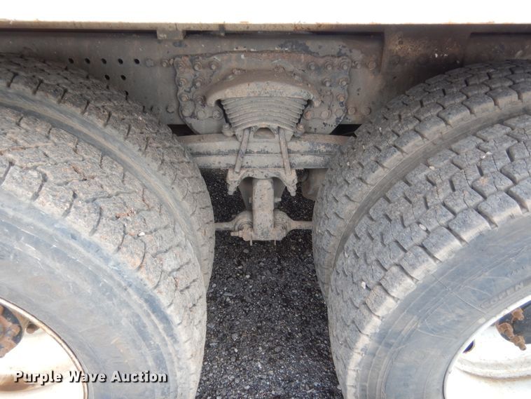 image for item IP9791 2009 Sterling L8500  digger derrick truck