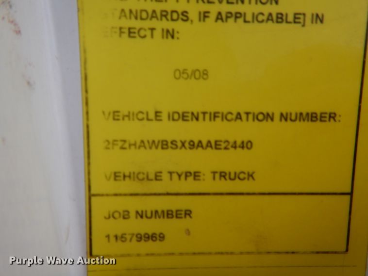 image for item IP9791 2009 Sterling L8500  digger derrick truck