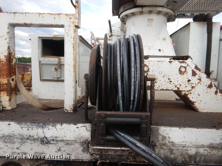 image for item IP9792 2006 International 7300  digger derrick truck