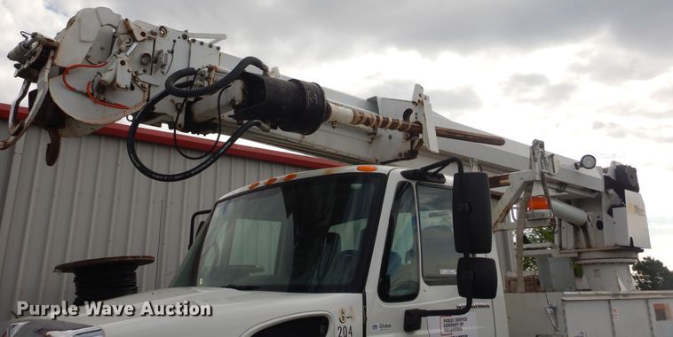 image for item IP9792 2006 International 7300  digger derrick truck