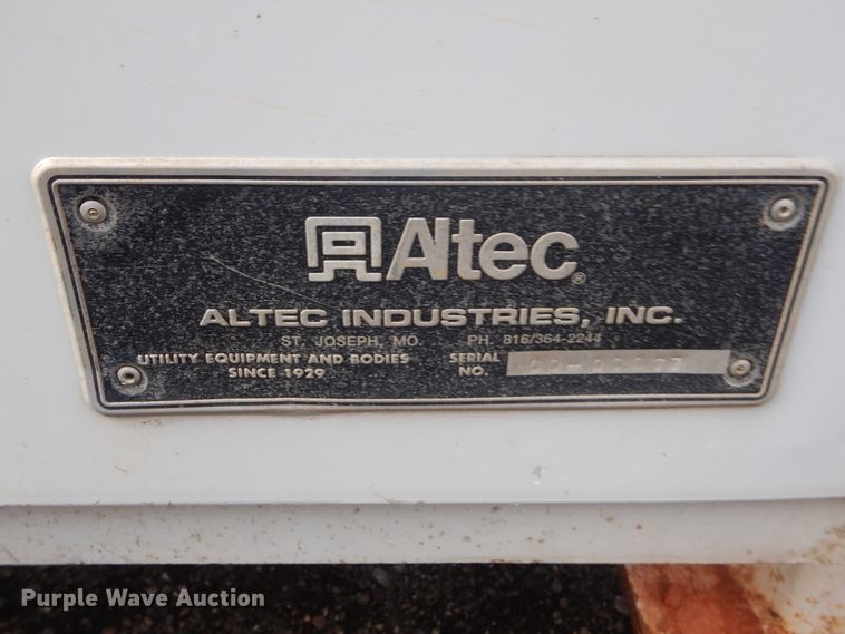 image for item IP9792 2006 International 7300  digger derrick truck