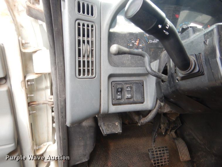 image for item IP9792 2006 International 7300  digger derrick truck