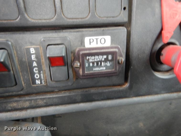 image for item IP9792 2006 International 7300  digger derrick truck