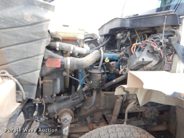 image for item IP9792 2006 International 7300  digger derrick truck