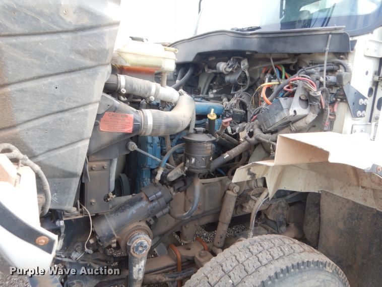 image for item IP9792 2006 International 7300  digger derrick truck