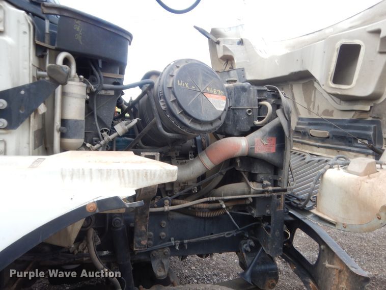 image for item IP9792 2006 International 7300  digger derrick truck