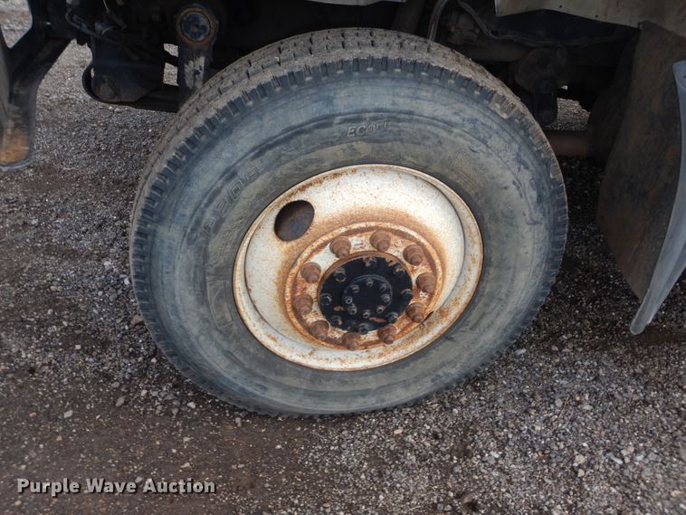 image for item IP9792 2006 International 7300  digger derrick truck