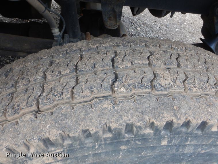 image for item IP9792 2006 International 7300  digger derrick truck