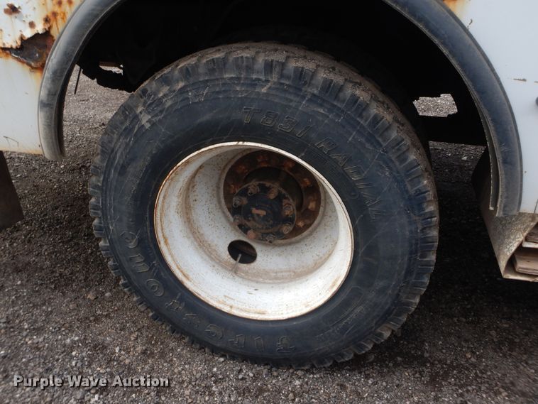 image for item IP9792 2006 International 7300  digger derrick truck