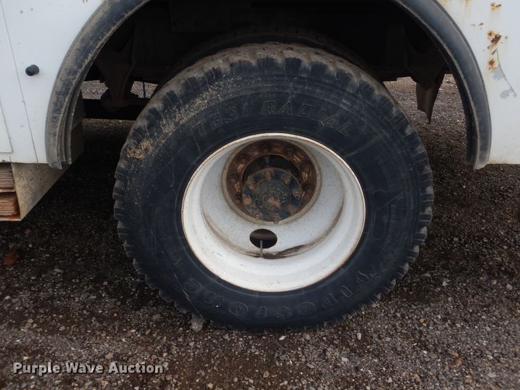 image for item IP9792 2006 International 7300  digger derrick truck