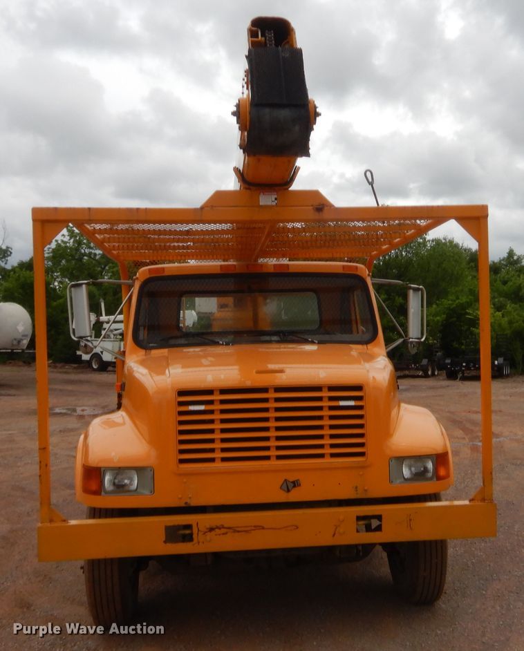 image for item IP9795 2000 International 4700  bucket truck